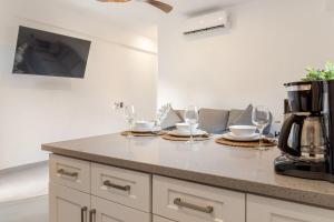 Vista Pedregal-Modern Vacation Apartment Walk to Marina & Beaches