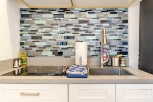 Vista Pedregal-Modern Vacation Apartment Walk to Marina & Beaches