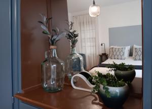 Mid Century Style Cottage Near Historic Downtown