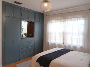 Mid Century Style Cottage Near Historic Downtown