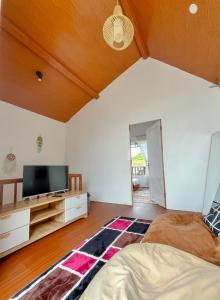 Villa with mountain and plantation views