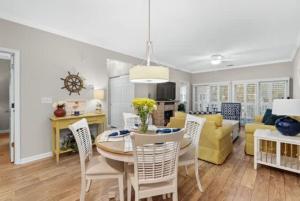 2 BR Coastal Charm Condo inside private gated Community in NMB, Sleeps 4