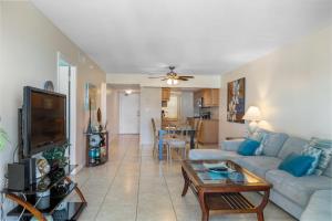 Direct Oceanfront Views - Madeira Norte #110