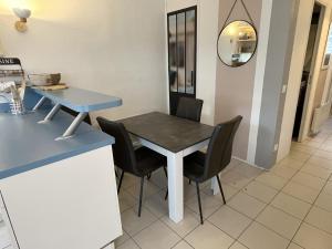 Appartement 1er étage avec terrasse, proche plage et port, Arzon - FR-1-775-34