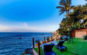 Oceanfront 5BR Up to 16 pax