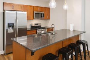 Modern Luxe Suite Rock Hall, Stadiums, Casino