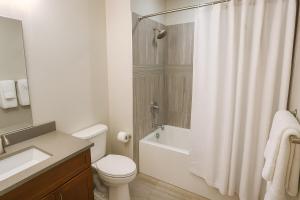 Modern Luxe Suite Rock Hall, Stadiums, Casino