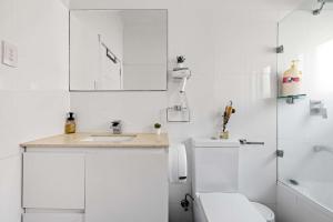 Freshly Modernized Single Room- Well-Connected Suburb Shared Bathroom
