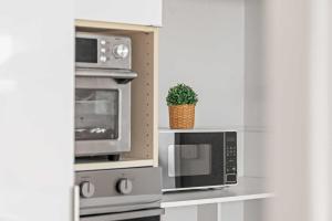 Freshly Modernized Single Room- Well-Connected Suburb Shared Bathroom