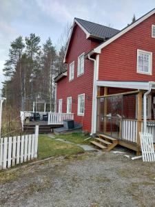 Stor villa i lantlig miljö i Torvallaby Östersund Jämtland