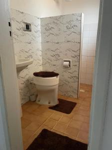 Espaço fazendinha por do Sol da piscina