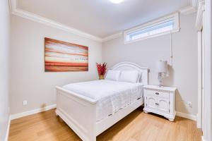 Cozy two beds lower level suite in Vancouver West