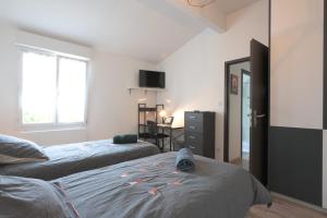 La Parenthèse plein centre au calme à 300 m du lac