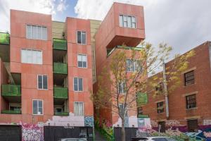 Garnet Gallery - An Artful Stay near Dining & Museum