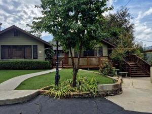 Cozy Cabin by Bass Lake, with Boat Slip