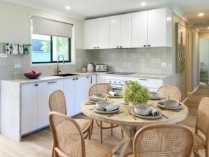 Newly Renovated, Quiet, 5min Walk to the Beach