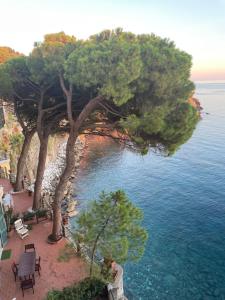 La Casa di Samantha a Villa Regina a picco sul mare con piscina