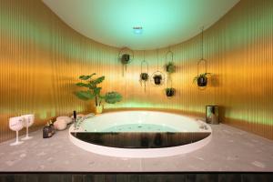 GOLDEN GOLF Brno with WHIRLPOOL, GARDEN and free PARKING - 4hvězdičkové hotely ve městě Brno