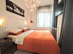 Two Flowers Apartments