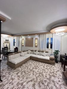 شقة بإطلالة بانورامية على النيل