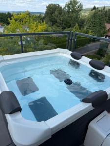 Exclusive apartment with a hot tub and view