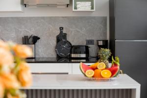 Pool Access Spacious Townhouse and Kids Slide