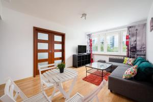 Rondo ONZ Downtown Apartment by BookingHost