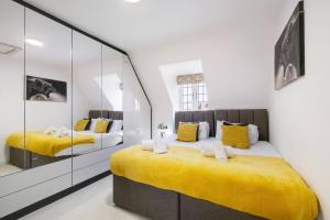 6 Bedroom 3 Bathroom House in Bicester Village