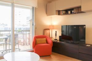 Stay in a bright apartment in Charenton