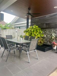 Cenderawasih Semi-D Homestay