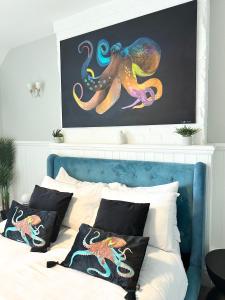 Coastline Retreats - Stunning Sea View Apartment, Netflix