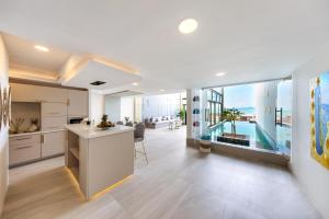 Massive 4 Bedroom with Cinema Room and Gym