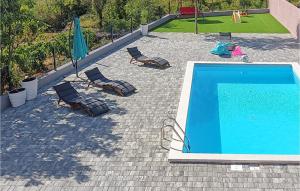 Amazing Apartment In Zmijavci 