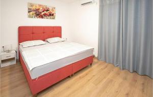 Amazing Apartment In Zmijavci 