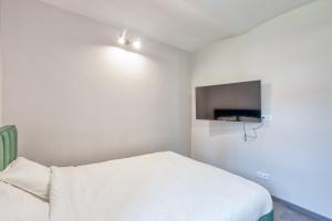 Stylish Riga Flat with Heated Floors and Private Parking