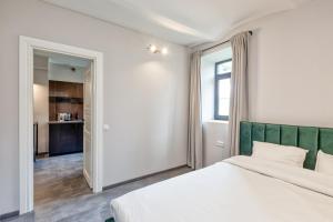 Stylish Riga Flat with Heated Floors and Private Parking