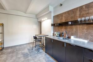 Stylish Riga Flat with Heated Floors and Private Parking