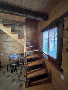 Деревяний будиночок з можливістю оренди бані