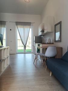 Bright and private apartment with yard