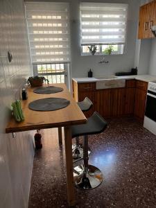 Charming Apartment, Walk to Metro & Markets