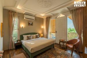 StayVista at Emaarat Chalet with BBQ & Bonfire