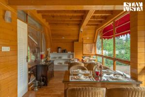 StayVista at Emaarat Chalet with BBQ & Bonfire