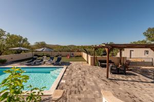 Holiday House Laetitia with pool