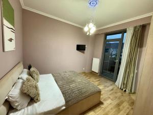 Luxury 2 Bedroom Apartment with Parking & Mtatsminda View Alexidze 13