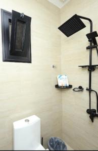 Elegant 1BR Prime Spot Self-Entry 17