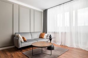 Krasiński Garden Elegant Apartment by BookingHost