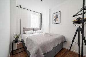 Krasiński Garden Elegant Apartment by BookingHost