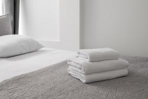 Krasiński Garden Elegant Apartment by BookingHost