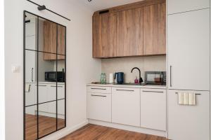 Krasiński Garden Elegant Apartment by BookingHost