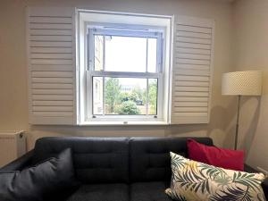 Stylish One Bed With Parking by Accommodation Windsor